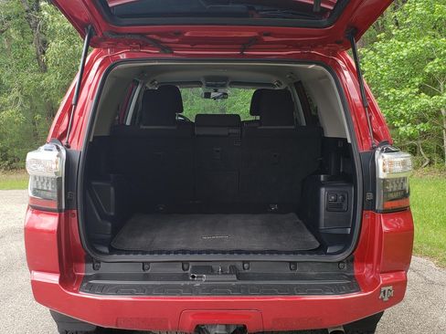 Used 2014 Toyota 4Runner SR5 image 9