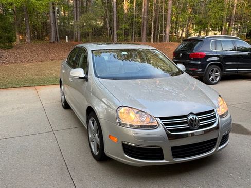 Used 2010 Volkswagen Jetta TDI image 4