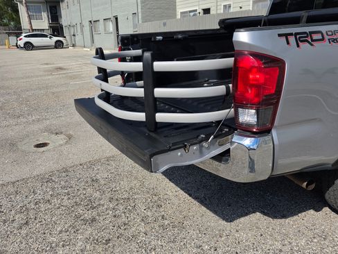 Used 2019 Toyota Tacoma TRD Off-Road image 6