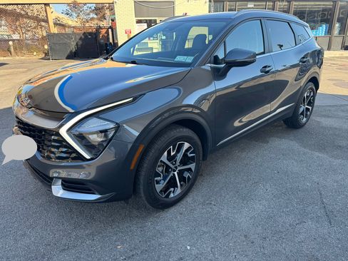 Used 2023 Kia Sportage EX image 4