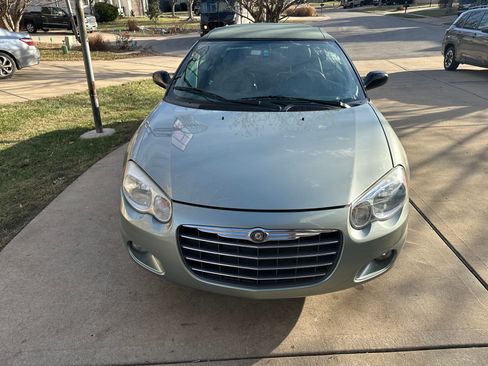 Used 2004 Chrysler Sebring Limited image 2
