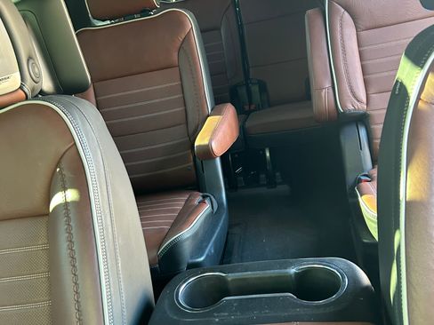 Used 2023 GMC Yukon Denali Ultimate image 10