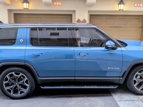 Used 2026 Rivian R1S Adventure image 4