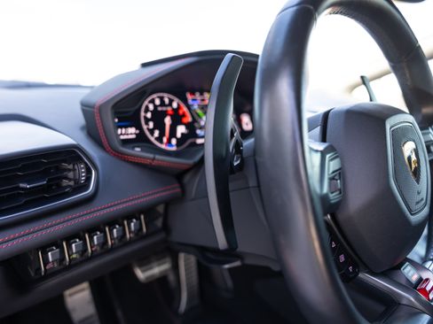 Used 2015 Lamborghini Huracan LP 610-4 image 11