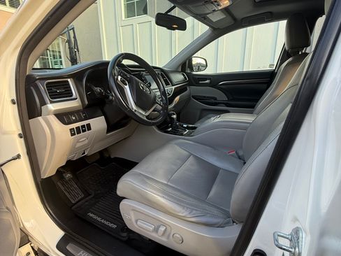 Used 2014 Toyota Highlander Limited image 15