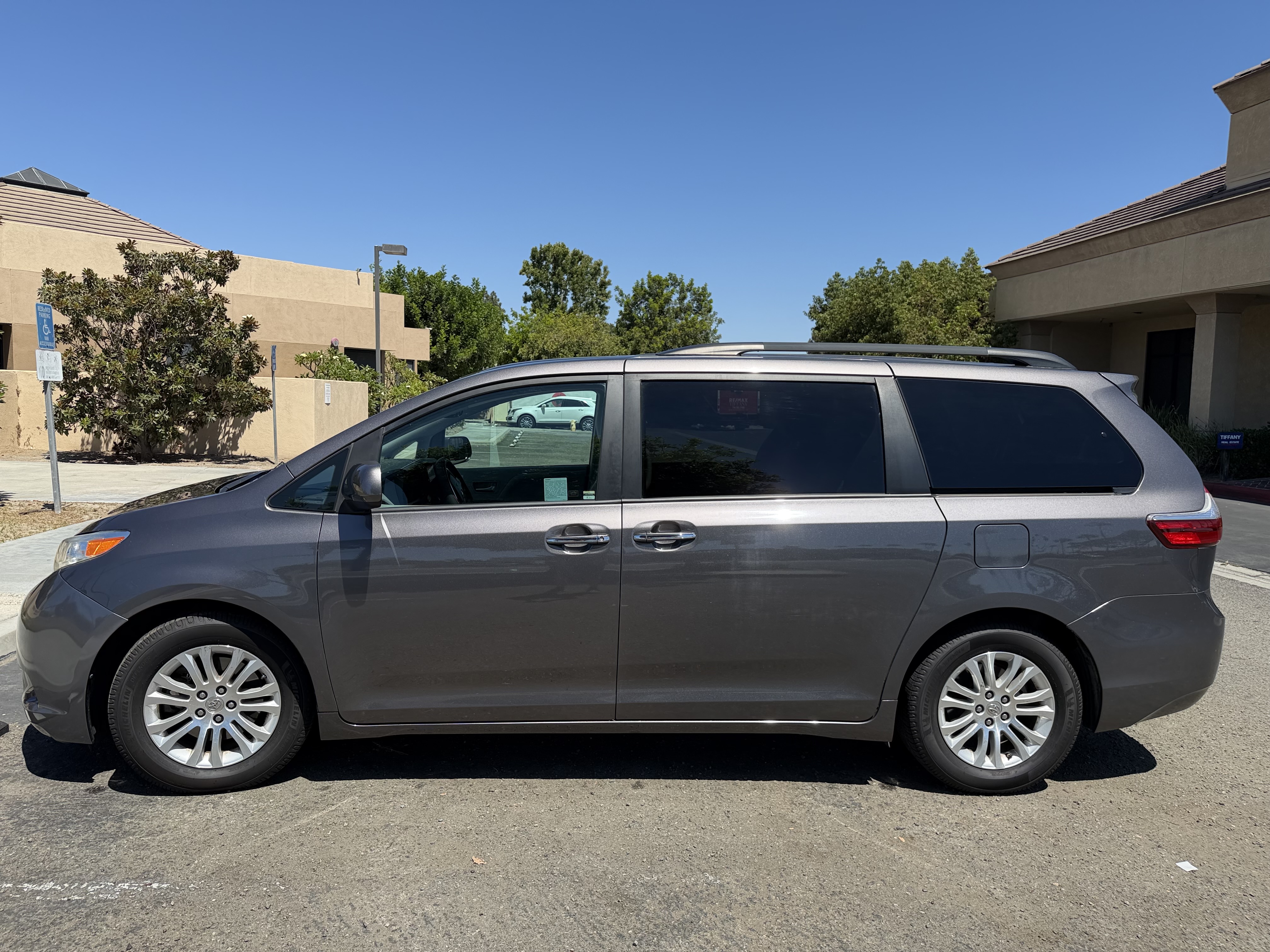 Used 2015 Toyota Sienna XLE FWD image 10