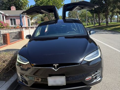 Used 2016 Tesla Model X 90D image 1