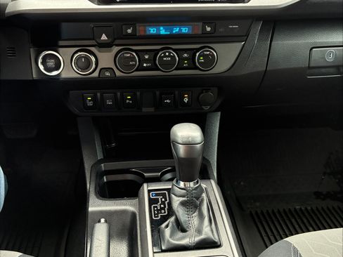 Used 2022 Toyota Tacoma TRD Off-Road w/ TRD Premium Off Road Package image 8