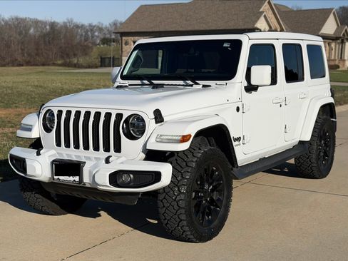 Used 2022 Jeep Wrangler Unlimited Sahara image 4