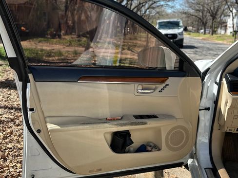 Used 2013 Lexus ES 300h w/ Luxury Pkg FWD image 9
