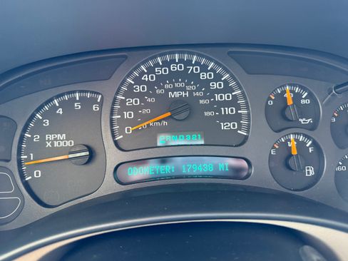 Used 2003 Chevrolet Tahoe LS RWD image 2