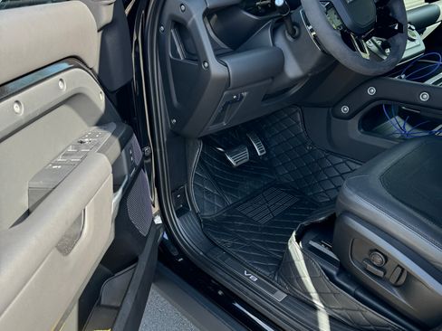 Used 2023 Land Rover Defender 110 image 17