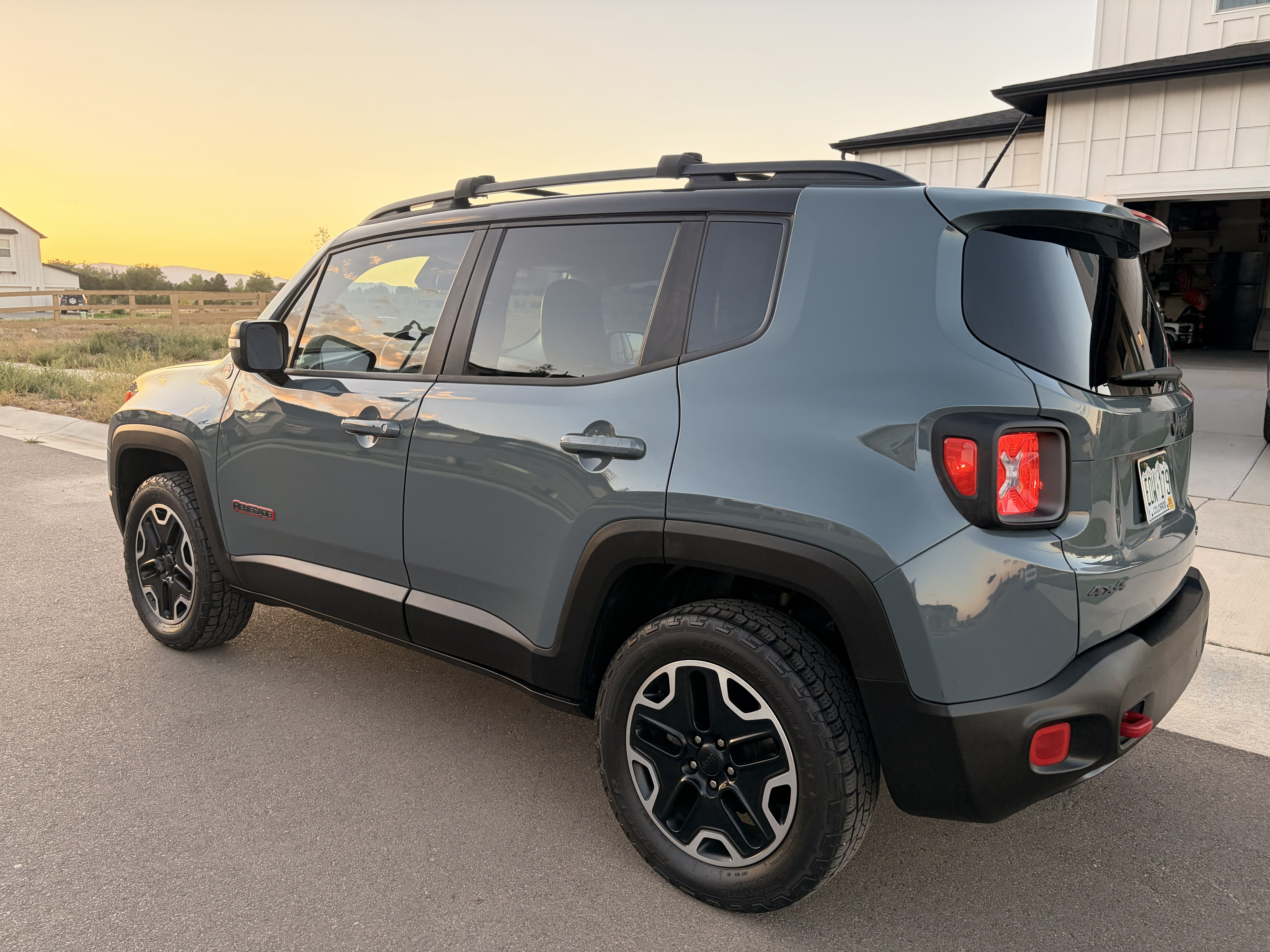 Used 2016 Jeep Renegade Trailhawk w/ Premium Trailhawk Package AWD/4WD image 4