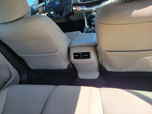 Used 2015 Honda Accord Touring image 10