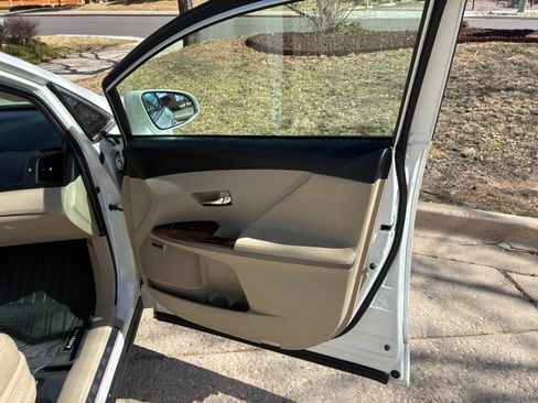 Used 2013 Toyota Venza Limited w/ Tow Prep Pkg image 12