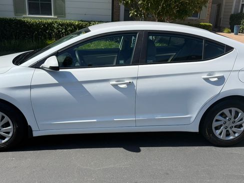 Used 2020 Hyundai Elantra SE FWD image 5