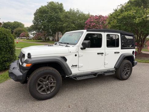 Used 2024 Jeep Wrangler Unlimited Sport AWD/4WD image 1