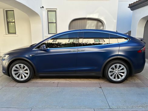 Used 2018 Tesla Model X 75D image 5