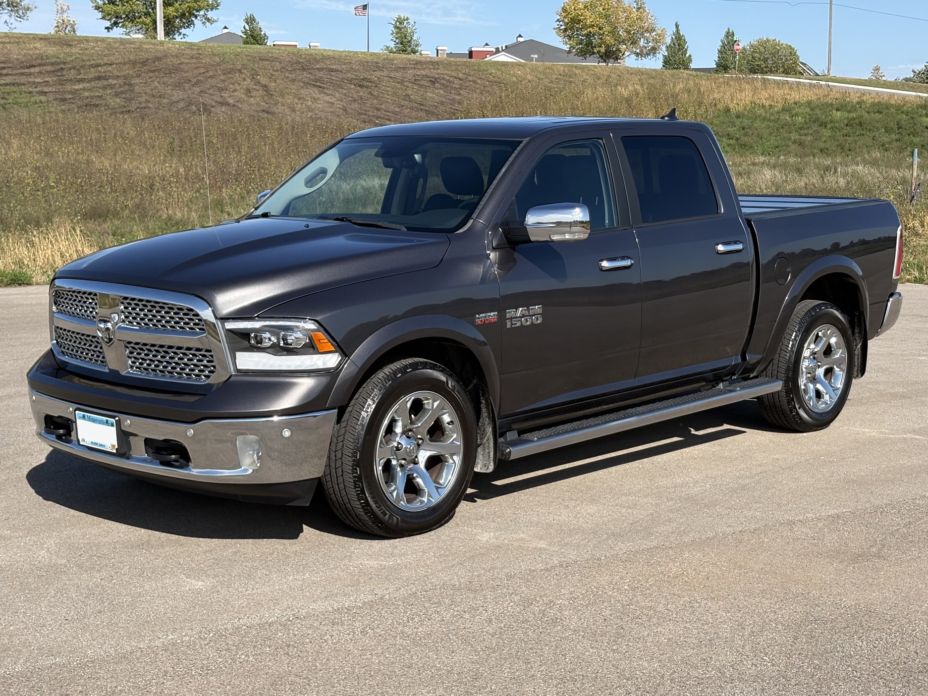 Used 2017 RAM 1500 Laramie w/ Convenience Group AWD/4WD image 6