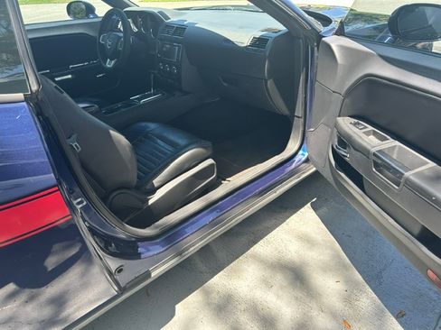 Used 2013 Dodge Challenger SXT RWD image 9