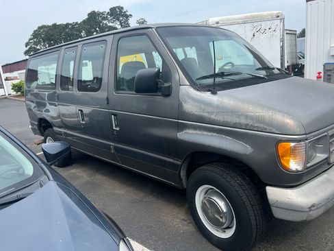 Used 1993 Ford E-350 and Econoline 350 Club Wagon RWD image 4