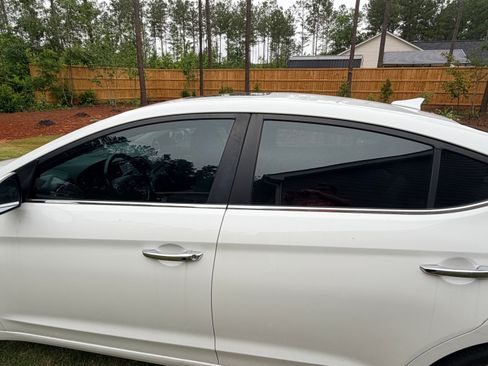 Used 2017 Hyundai Elantra Limited w/ Limited Ultimate Package 05 FWD image 4
