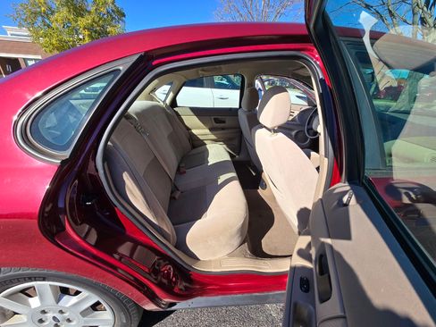 Used 2004 Ford Taurus SE image 6