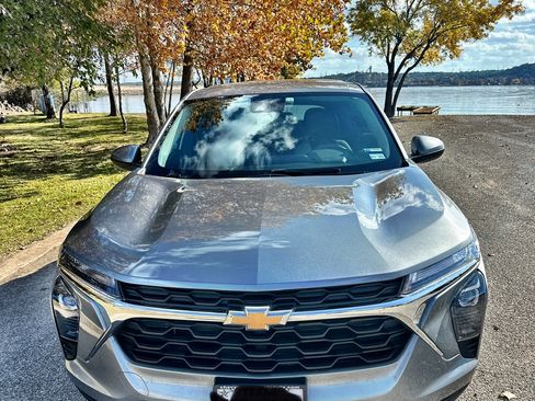 Used 2024 Chevrolet Trax LS w/ LS Convenience Package image 14