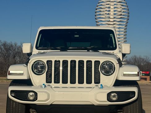 Used 2022 Jeep Wrangler Unlimited Sahara image 4