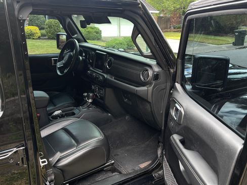 Used 2021 Jeep Wrangler Unlimited Sahara w/ Cold Weather Group image 9