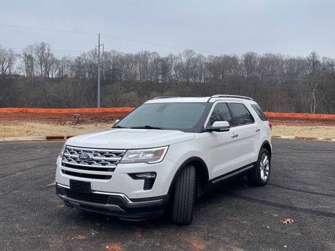 Used 2019 Ford Explorer Limited w/ Ford Safe & Smart Package image 4