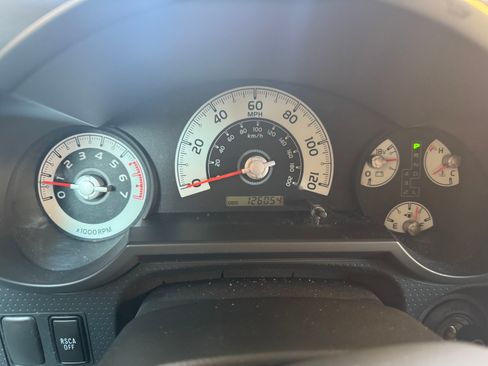 Used 2011 Toyota FJ Cruiser Sport Utility 2D image 12