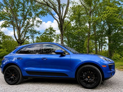 Used 2018 Porsche Macan AWD/4WD image 1