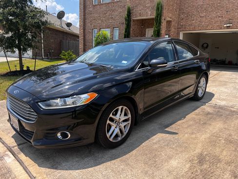 Used 2013 Ford Fusion SE image 2