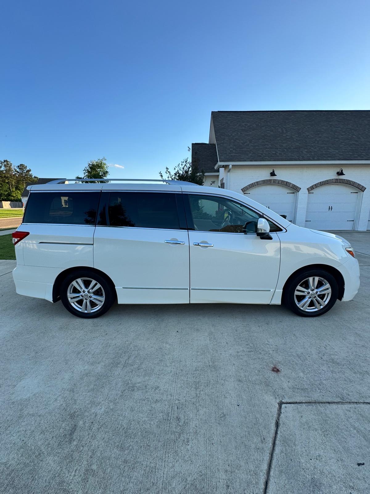 Used 2015 Nissan Quest SL FWD image 2