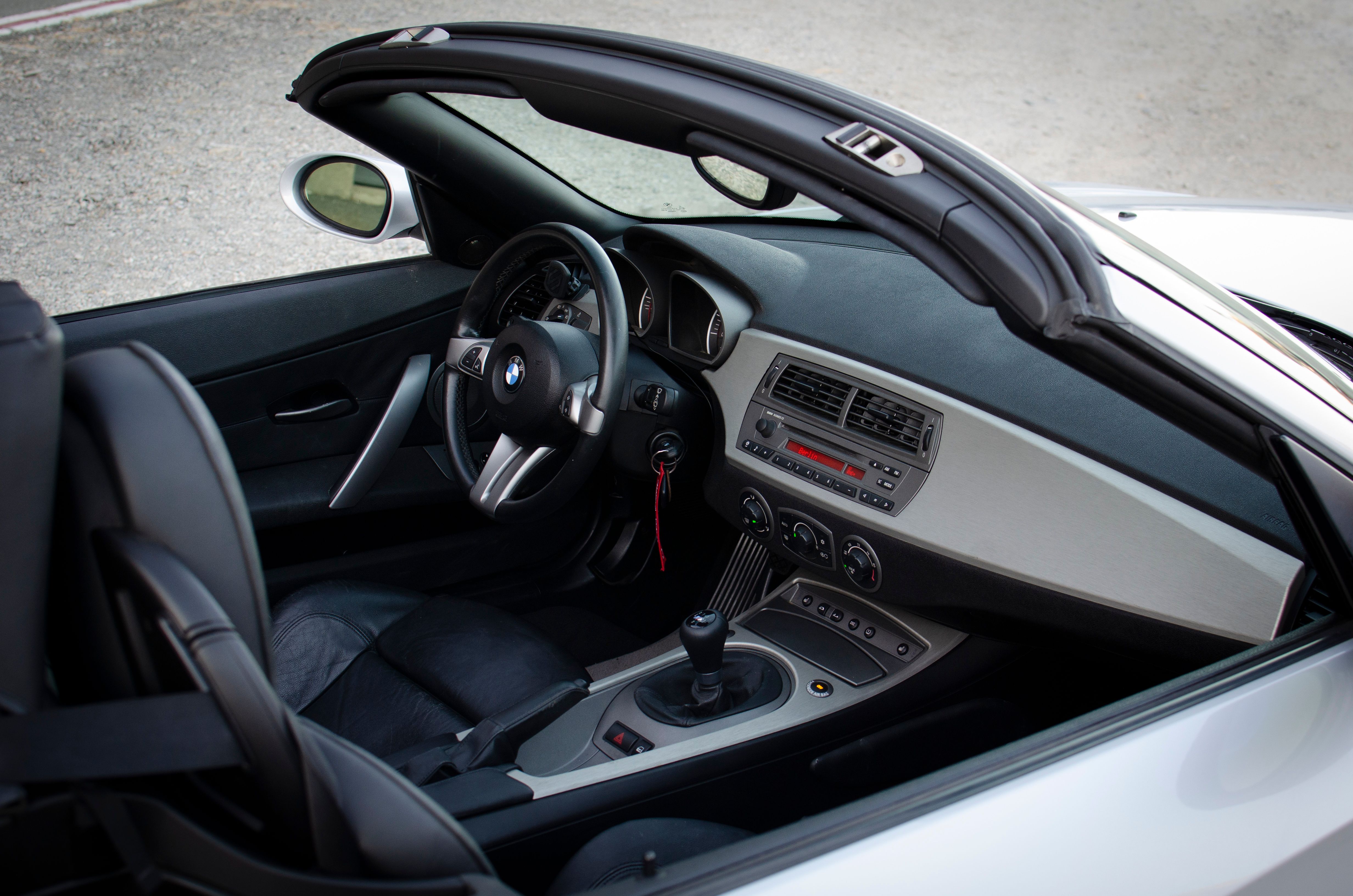 Used 2004 BMW Z4 2.5i RWD image 8