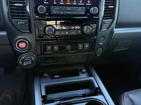 Used 2021 Nissan Titan PRO-4X w/ Pro-4x Convenience Package AWD/4WD image 10