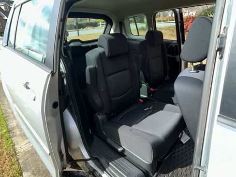 Used 2008 MAZDA MAZDA5 Sport image 11