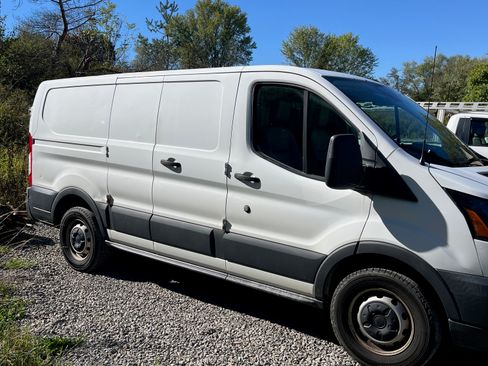 Used 2017 Ford Transit 150 Low Roof w/60/40 Side Door w/R image 4