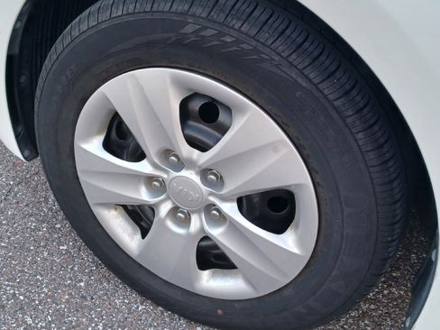 Used 2017 Kia Forte LX image 26