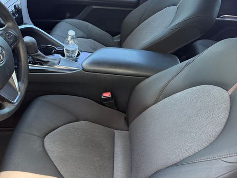 Used 2020 Toyota Camry LE image 5