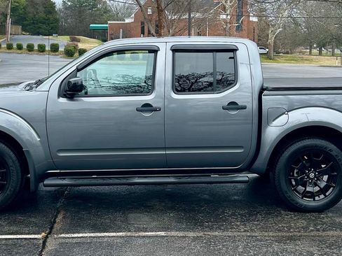 Used 2021 Nissan Frontier SV w/ Midnight Edition Floor Mats image 4