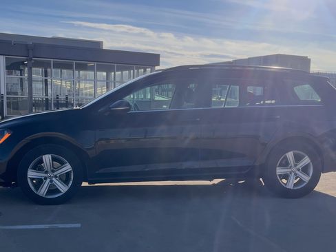 Used 2015 Volkswagen Golf TDI S image 1