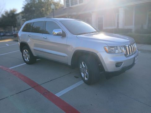 Used 2013 Jeep Grand Cherokee Limited w/ Luxury Group II image 8