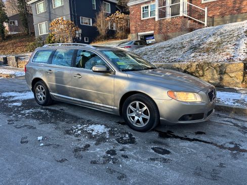 Used 2008 Volvo V70 image 8