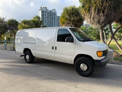 Used 2004 Ford E-350 and Econoline 350 Extended Super Duty image 8