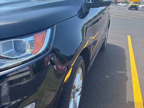 Used 2018 Ford Edge Titanium w/ Technology Package FWD image 5