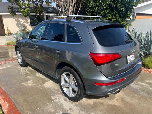 Used 2017 Audi Q5 2.0T Premium Plus w/ Technology Package image 2