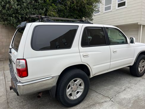 Used 2002 Toyota 4Runner SR5 AWD/4WD image 2