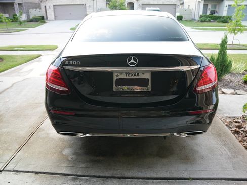 Used 2017 Mercedes-Benz E 300 image 9